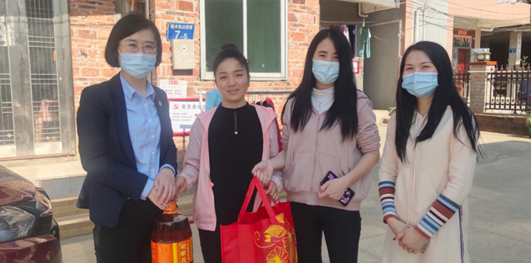 白云城投集團(tuán)開展新春送關(guān)懷慰問結(jié)對(duì)幫扶黨員活動(dòng)